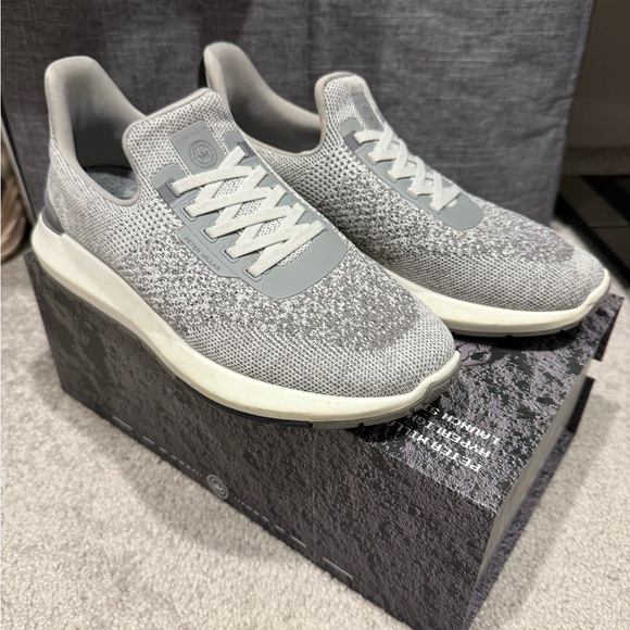 Peter Millar Hyper Apollo
Size 9
Great condition! - Picture 2 of 4